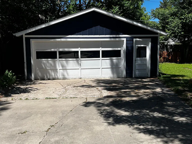 3035 S Clermont Dr — Photo 2