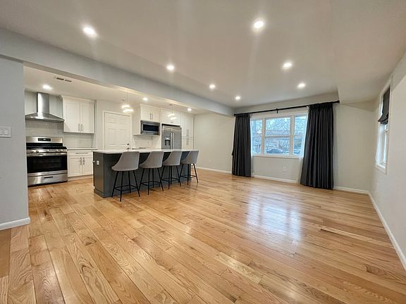 3rd image of 15 Marion St APT E