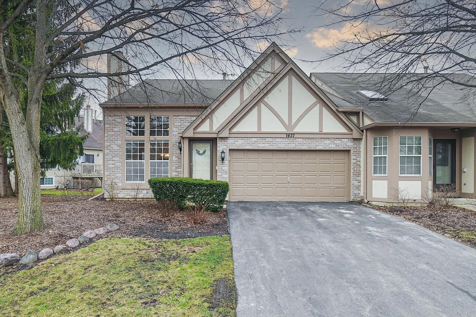 1437 W Sapphire Dr photo 1