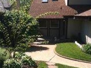 1457 Meadowside Dr, Saint Louis, MO 63146