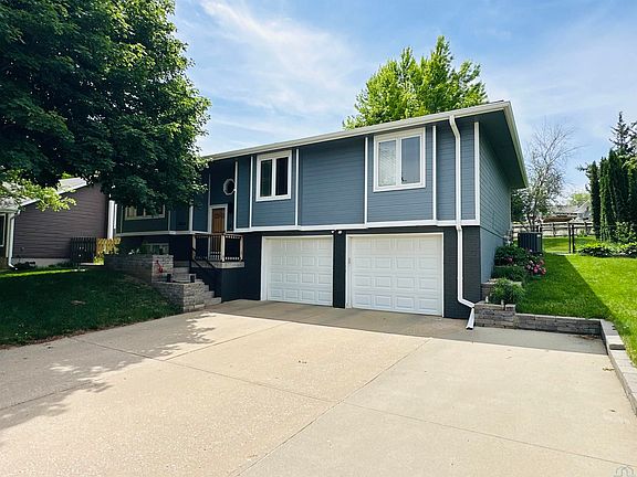 4th image of 4832 Singing Hills Blvd
