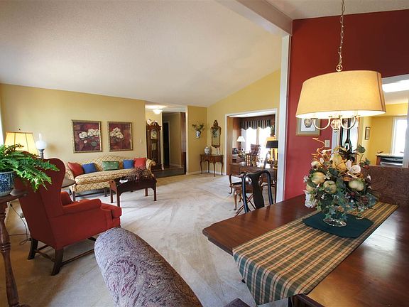 5th image of 245 Palisades Cir