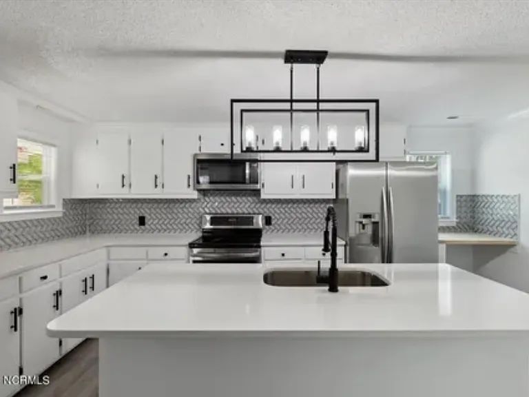 805 Nile St — Photo 4