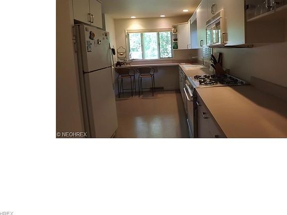 4th image of 859 Lakeview Ave