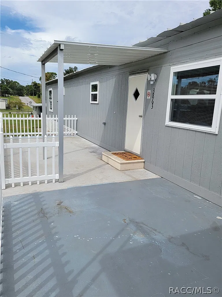 1 bed, 1.0 bath, 888 sqft, $1,100 — Photo 2