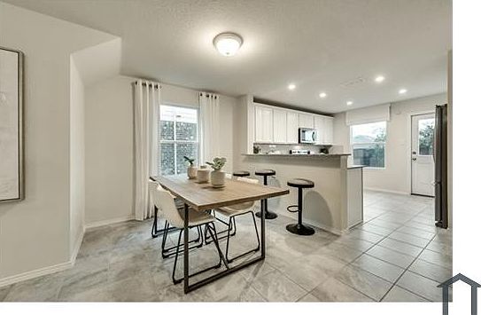 2nd image of 1329 Rosenberg Dr