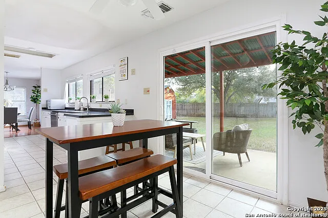 4 bed, 2.5 bath, 2334 sqft, $4,000 — Photo 4