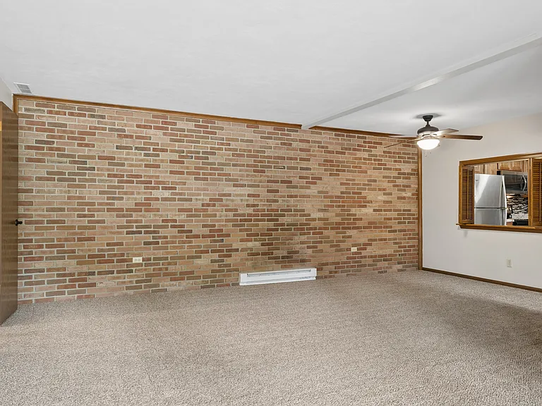 Carriage Hill Apartments — Photo 16
