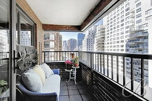 Sold by Bellmarc Realty | media 15