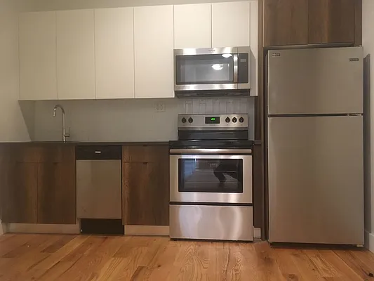 Rented by Premier Metro Realty Corp | media 36