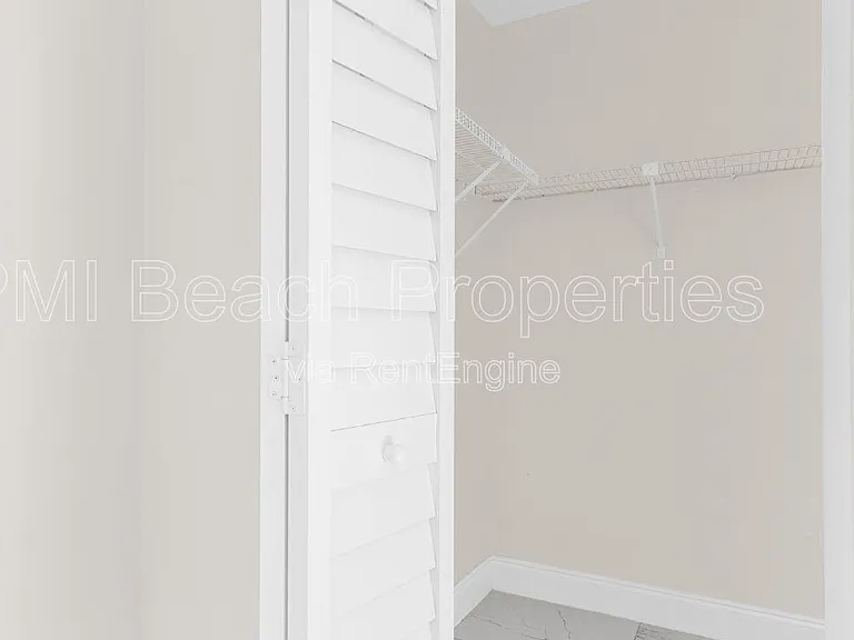 712 Meadows Cir — Photo 9
