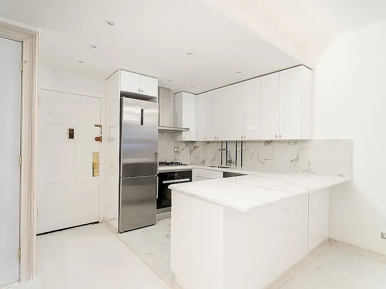 145 W 58th St #10C — Photo 9