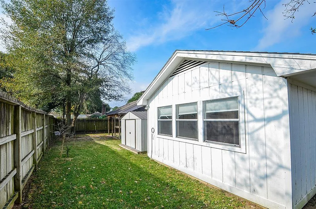 3 bed, 2.0 bath, 2368 sqft, $2,275 — Photo 3