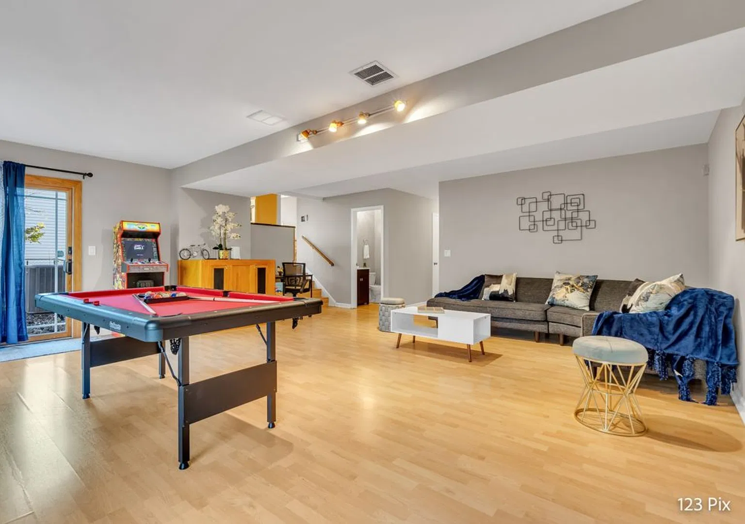 4 bed, 2736 sqft, $9,990 — Photo 1
