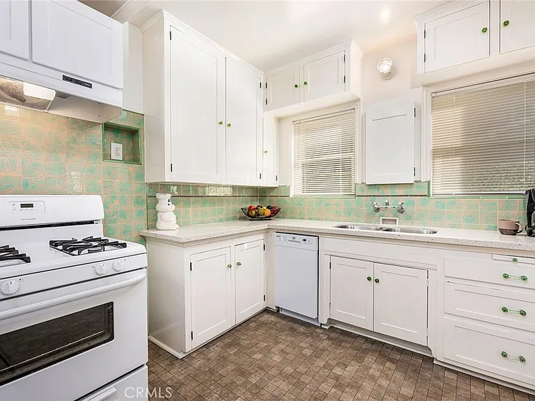 429 Olive Ave — Photo 12