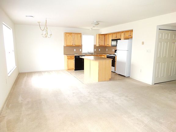 Dining, Living & Kitchen Areas