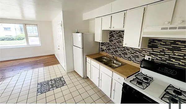 2121 Williamsburg Dr #302 — Photo 5