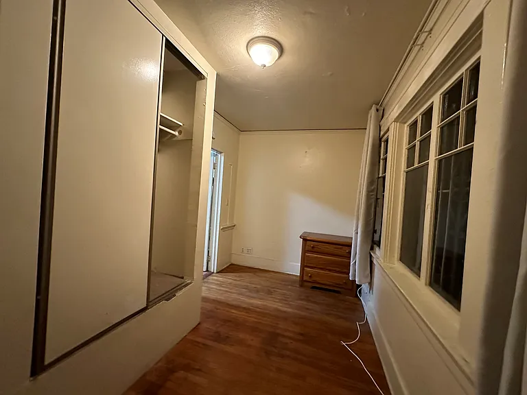 1132 S Hoover St #3 — Photo 6