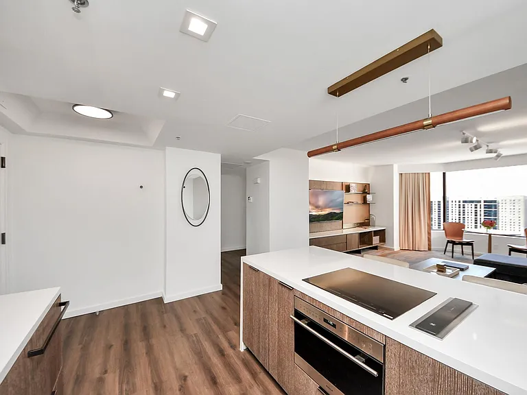 1300 Lamar St #T8 — Photo 7