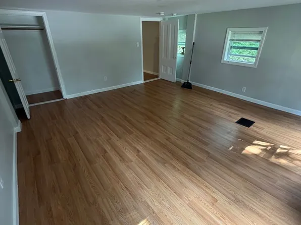 Spacious two story townhomes in the heart of Waldoboro! Walk to the water, and pets ok!, 33 Medomak Ter #3, Waldoboro, ME 04572