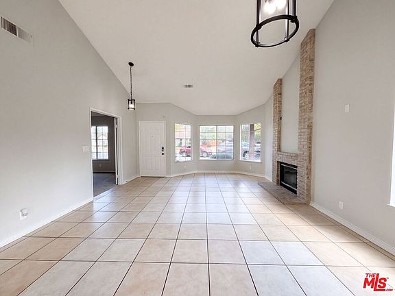 3rd image of 545 Spruce Ct