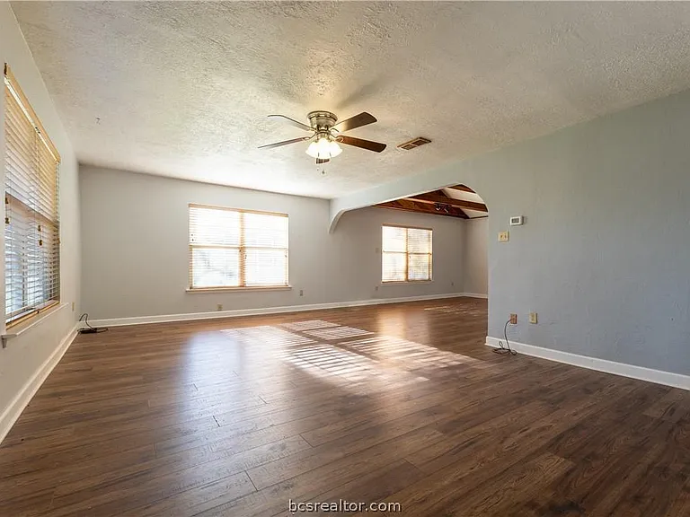 704 Edgemore Dr — Photo 7