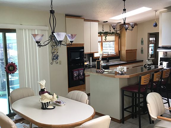 5th image of 1565 S Westwood Cir