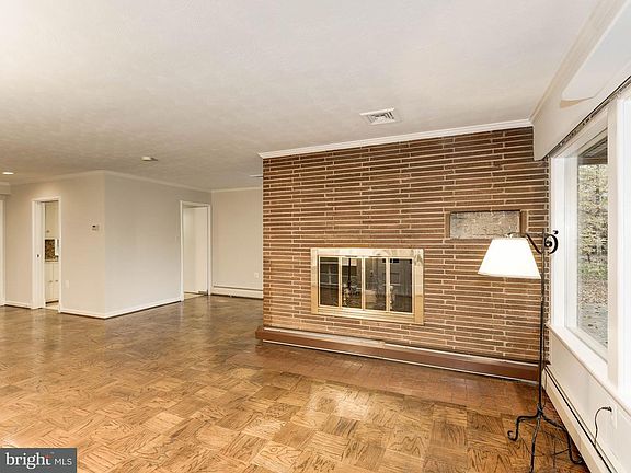 4th image of 6642 Van Winkle Dr