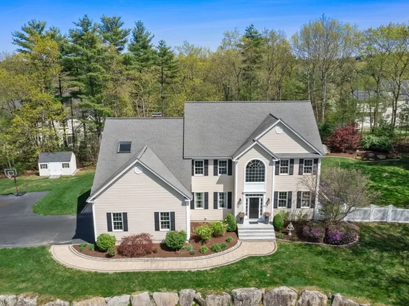 19 Falcon Ridge Dr, Hopkinton, MA 01748
