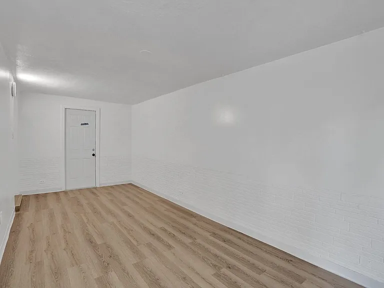 2020 NE 15th Ave — Photo 8