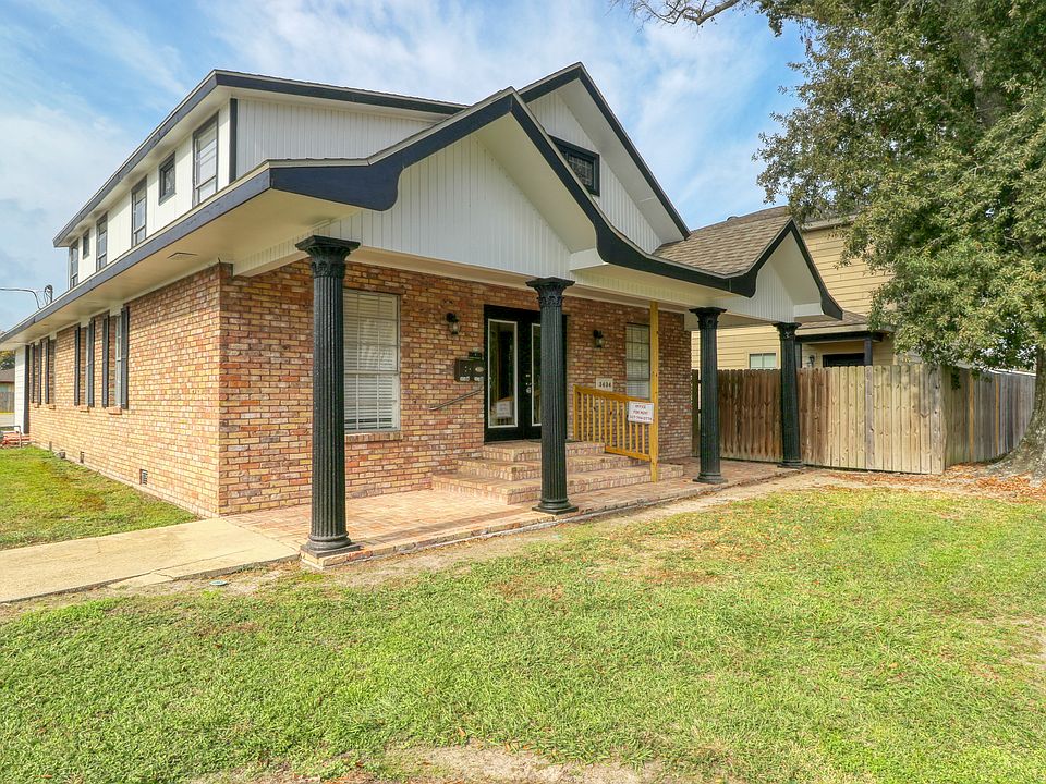 Front of 3434 Common St, Lake Charles LA 70601