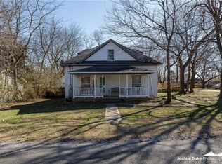 211 W Graham St, Prairie Grove, AR 72753