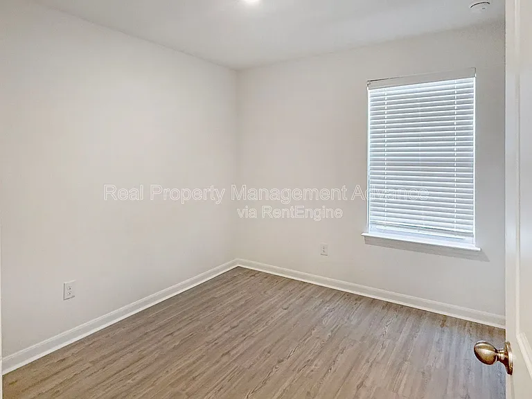 303 Stone Ct — Photo 10