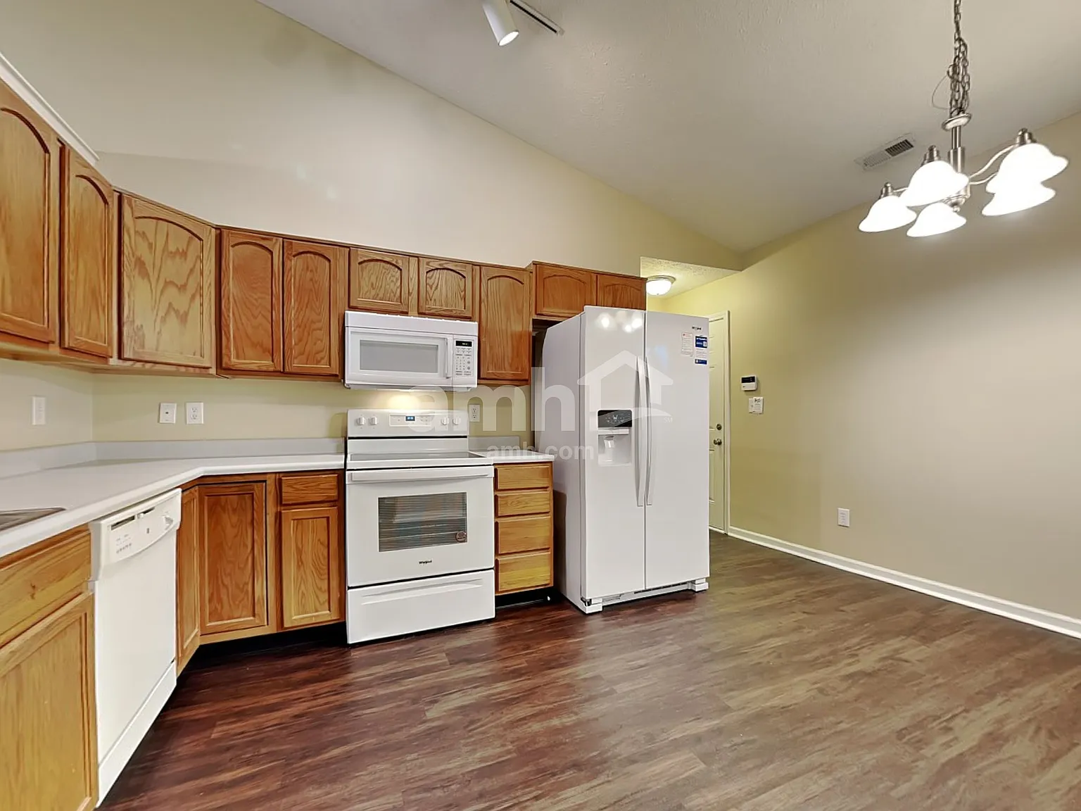 3 bed, 2.0 bath, 1240 sqft, $1,960 — Photo 4