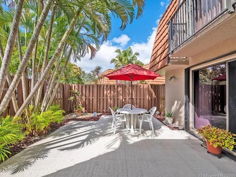 4043 Wimbledon Dr — Photo 3