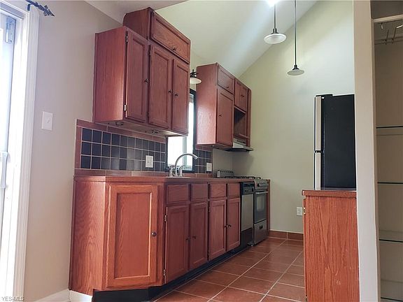 3rd image of 6870 Orchard Blvd