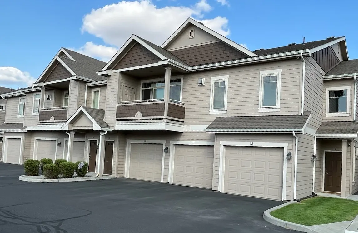 2 bed, 1222 sqft, $1,750 — Photo 1