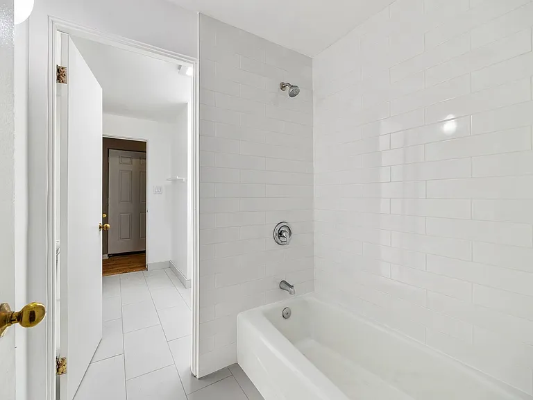 730 W Schubert Ave #G — Photo 11