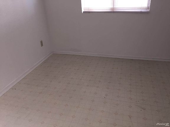 4th image of 1725 Agate Cir APT A