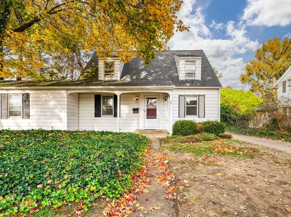221 N Sunnybank Rd, Saint Joseph, MI 49085
