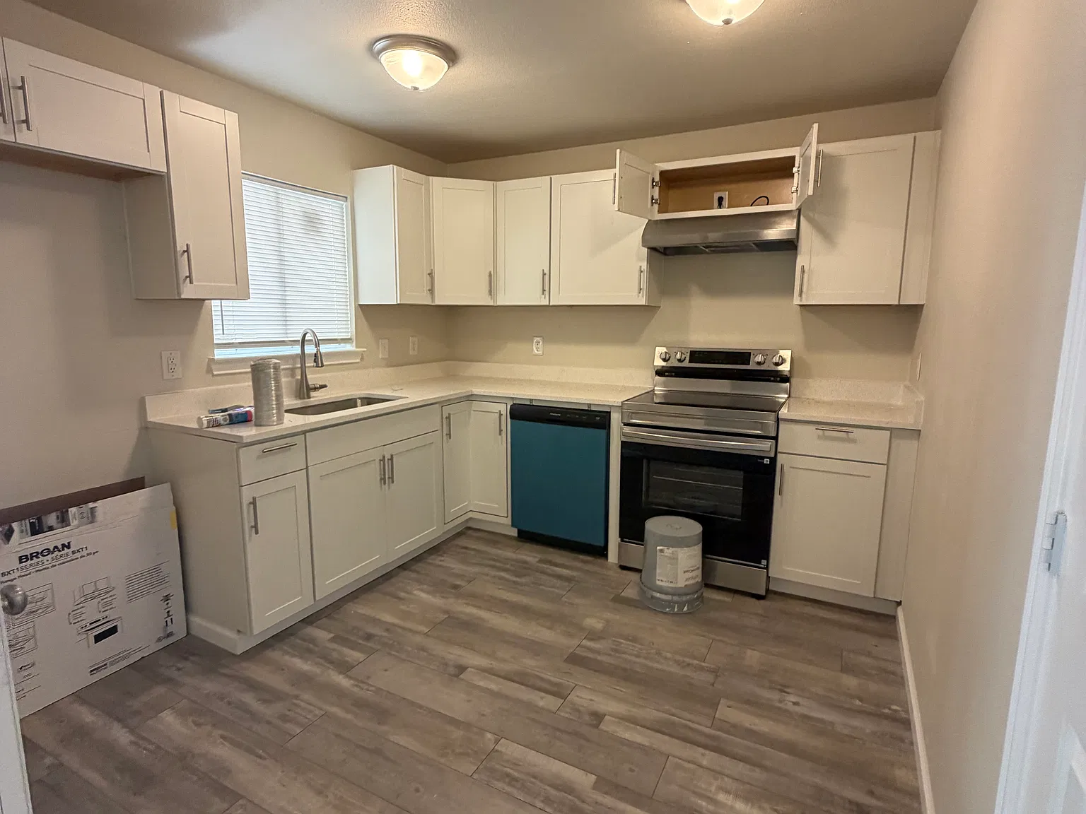 2420 Stuart Dr — Photo 4