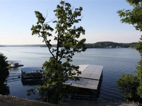 97 Beacon Hill Dr, Lake Ozark, MO 65049
