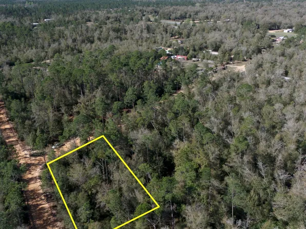 8 Dixie Ave, Fountain, FL 32438