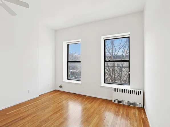 735 Washington Avenue image 1 of 13