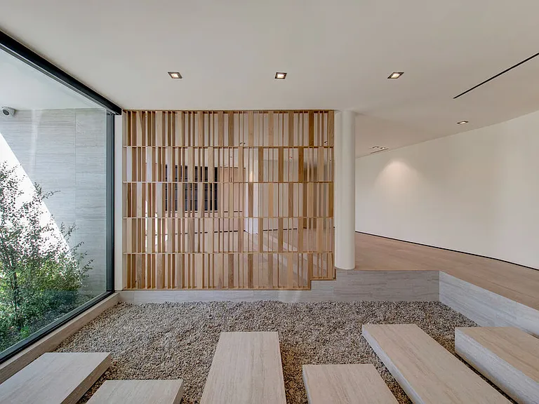 8765 Hollywood Blvd — Photo 11