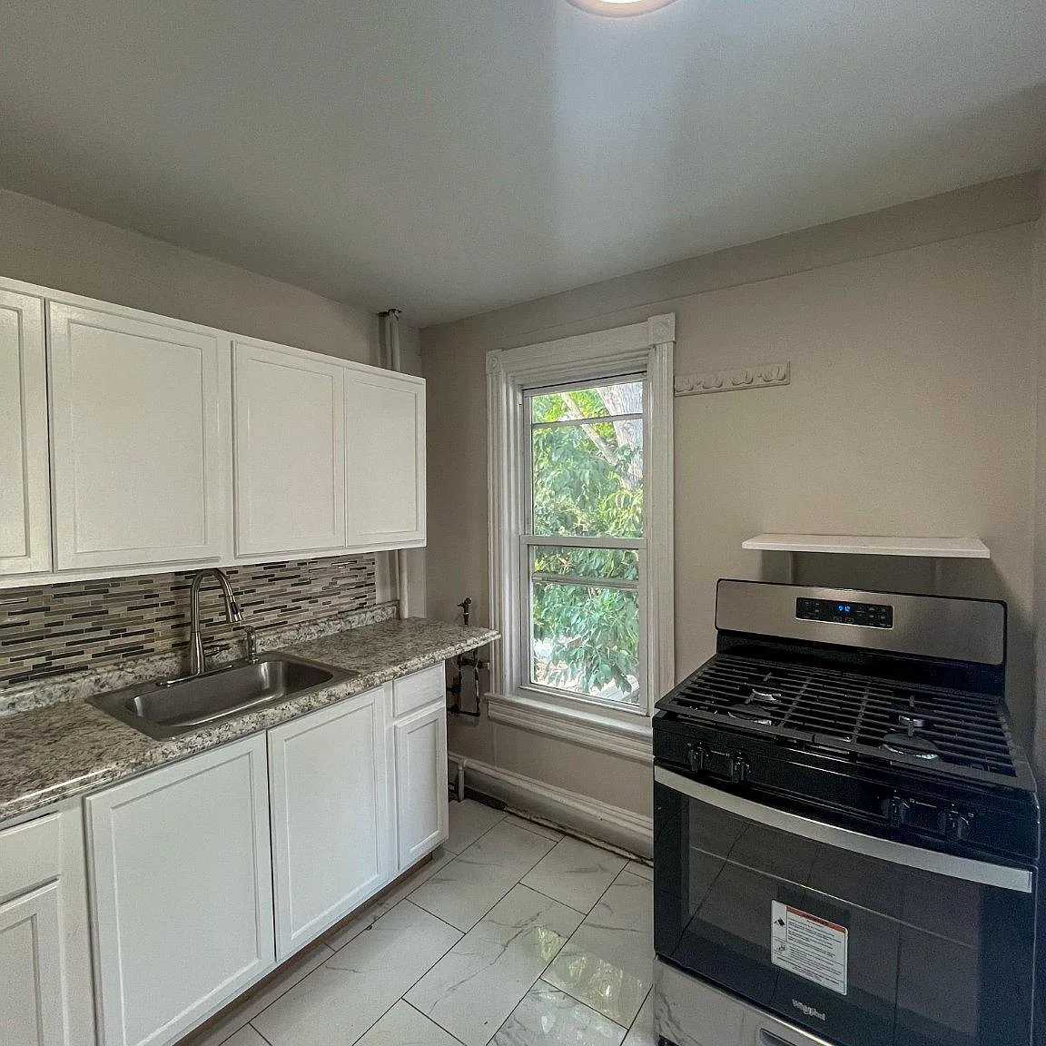 2 bed, 1.0 bath, 1773 sqft, $2,000 — Photo 4