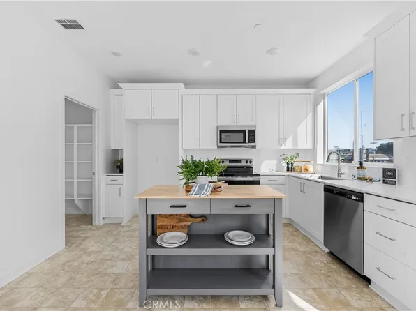 9419 1/2 N Sepulveda Blvd #1, North Hills, CA 91343