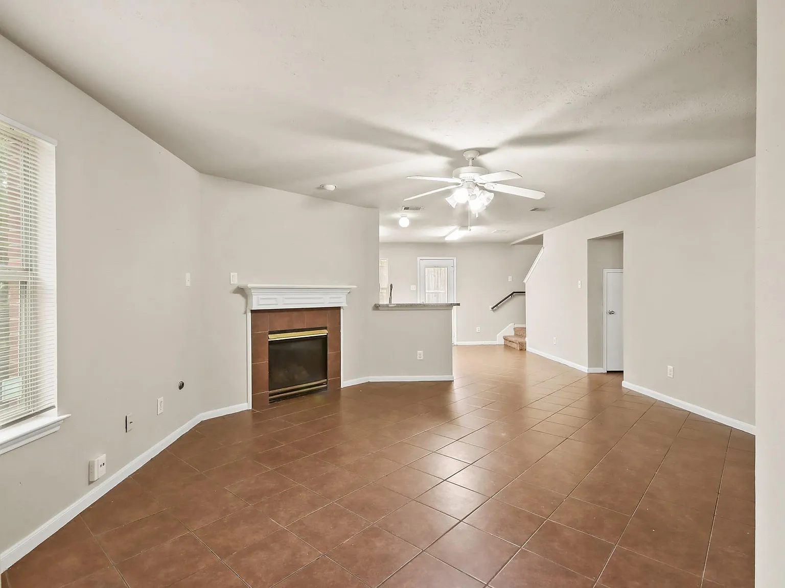 3 bed, 2.5 bath, 1590 sqft, $1,700 — Photo 3