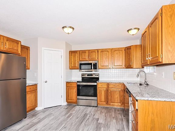 4th image of 561 Prentice Dr