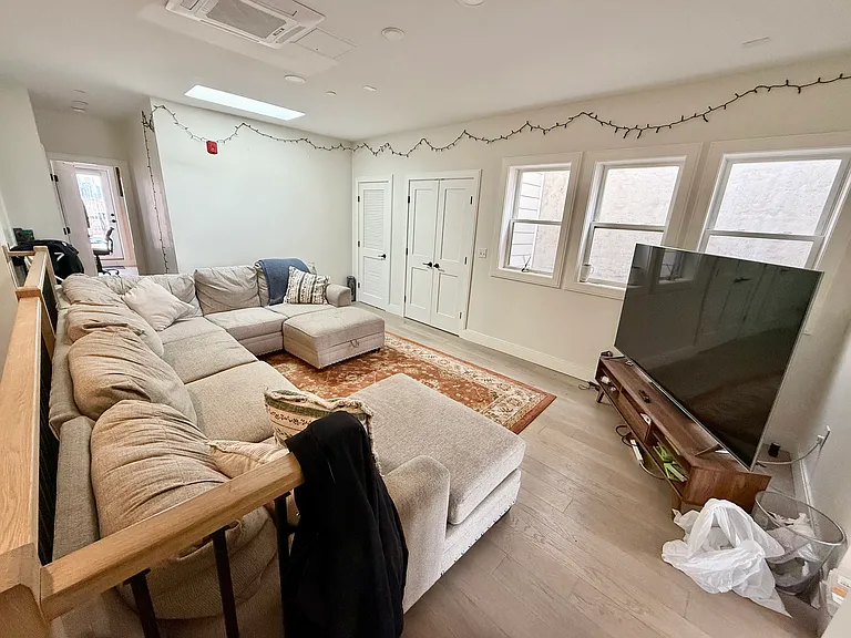 120-126 Emerson St #5 — Photo 10